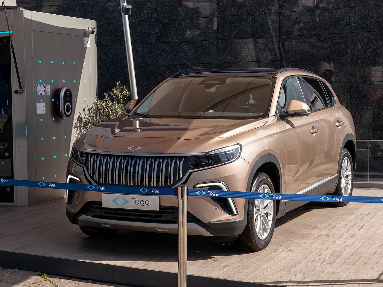 Kiralık elektrikli otomobil — Togg T10X / Tesla Model Y